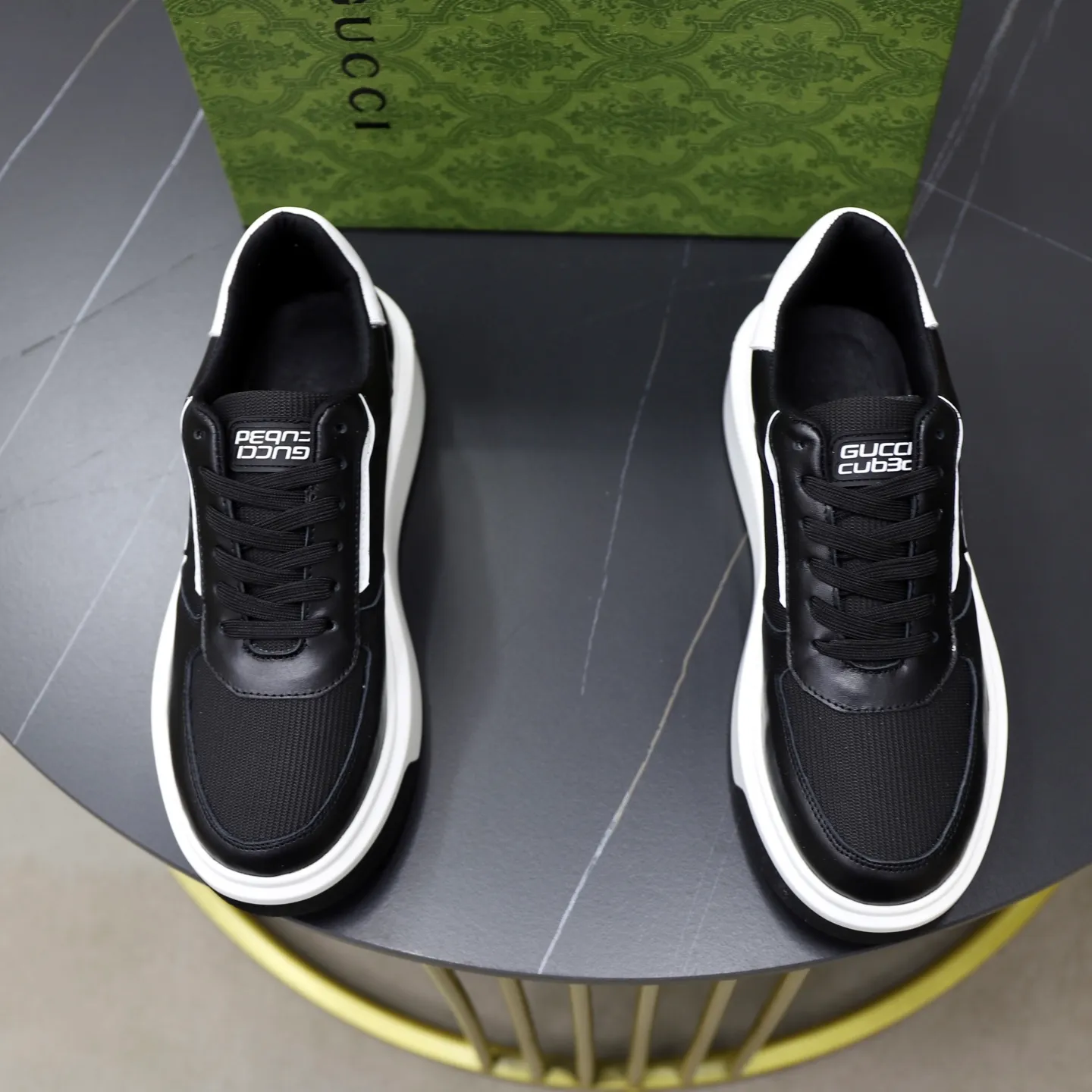 Ex-factory price: 462💰🙅‍♂️🙅‍♂️🙅‍♂️ Brand: GUCCI Standard code: 38-44 (45 customized) Grade: Same as the official website Material: Original material splicing Comfortable and breathable lining Lightweight and wear-resistant sports outsole Style category: Men's fashionable casual shoes Running sneakers Distinguished luxury brand elements Top luxury Color: actual picture color